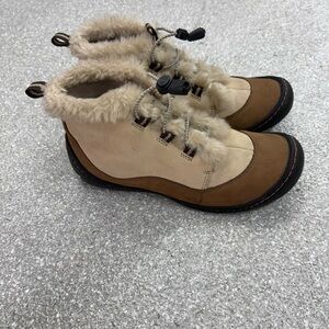Privo by Clarks women's winter boots size 6